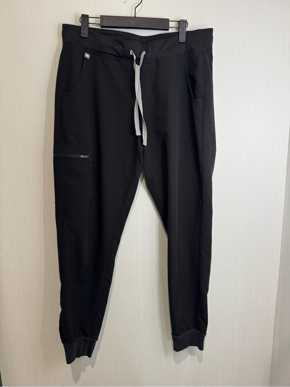 FIGS ZAMORA JOGGER. Black. Medium. No flaws noted!